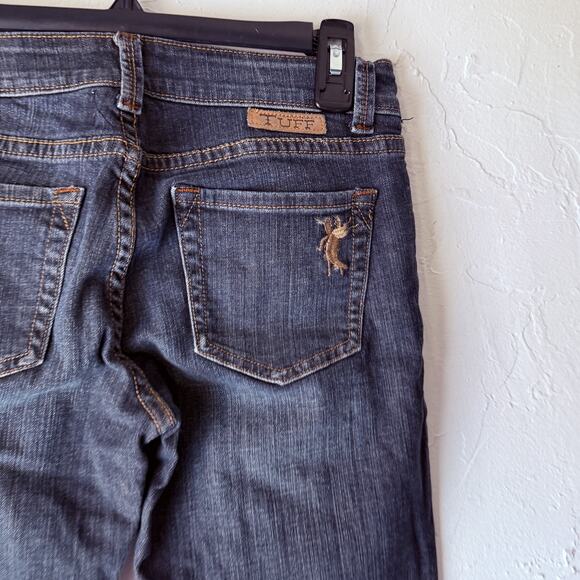 Cowgirl Tuff Co Jeans Womens Size 29 Dark Wash Bootcut Embroidered Stretch Denim - Picture 8 of 8